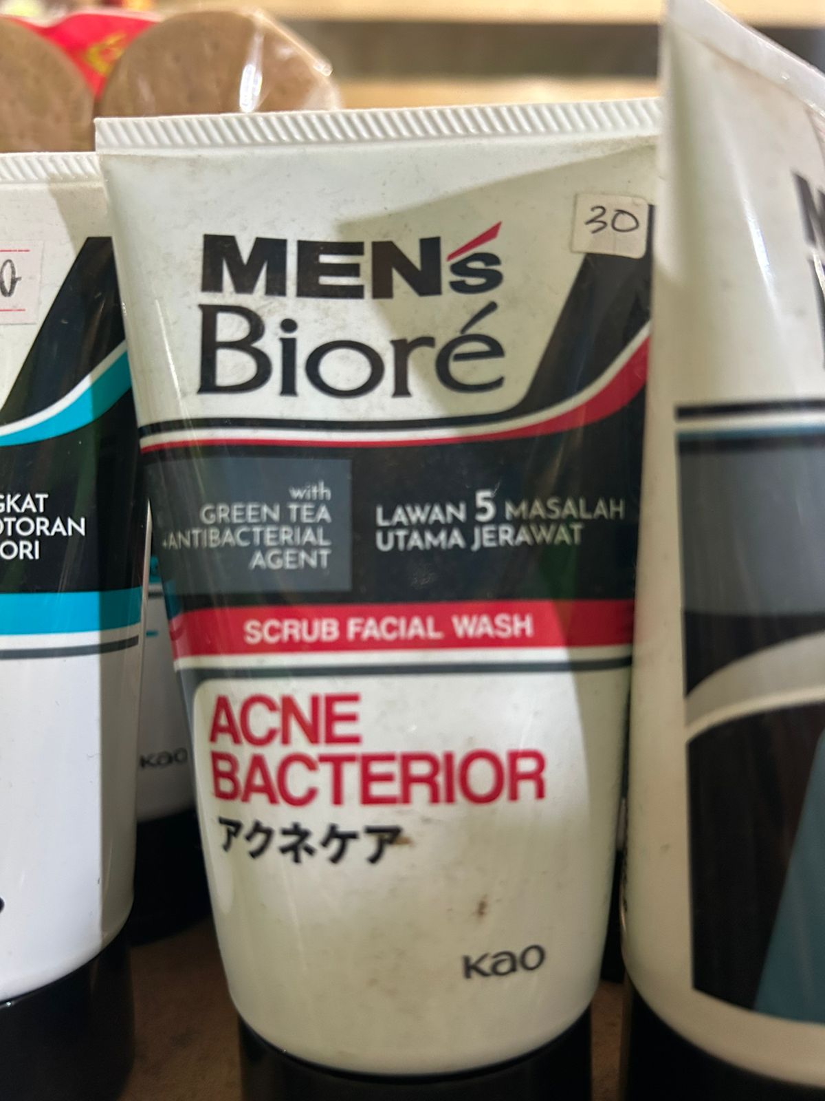 MENS BIORE SCRUB ACNE BACTERITOR 100ML