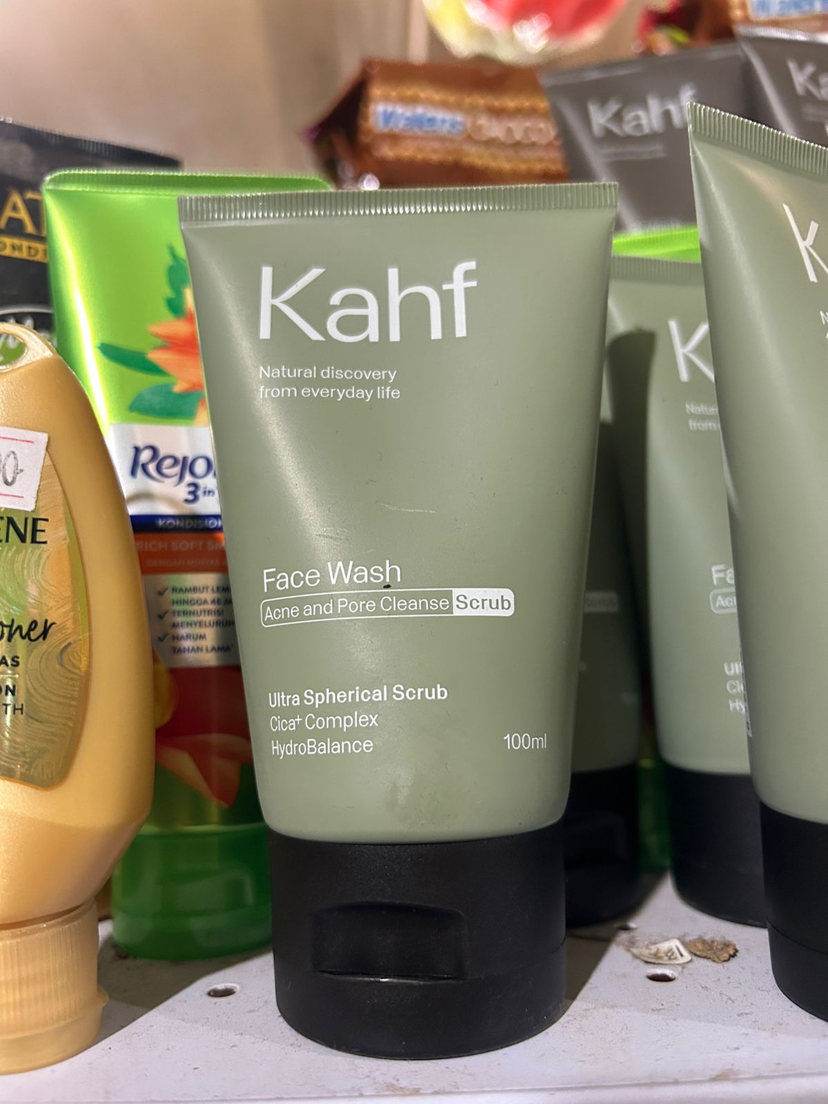 KAHF FACE WASH ACNE & PORE CLEANSER SCRUB 100ML